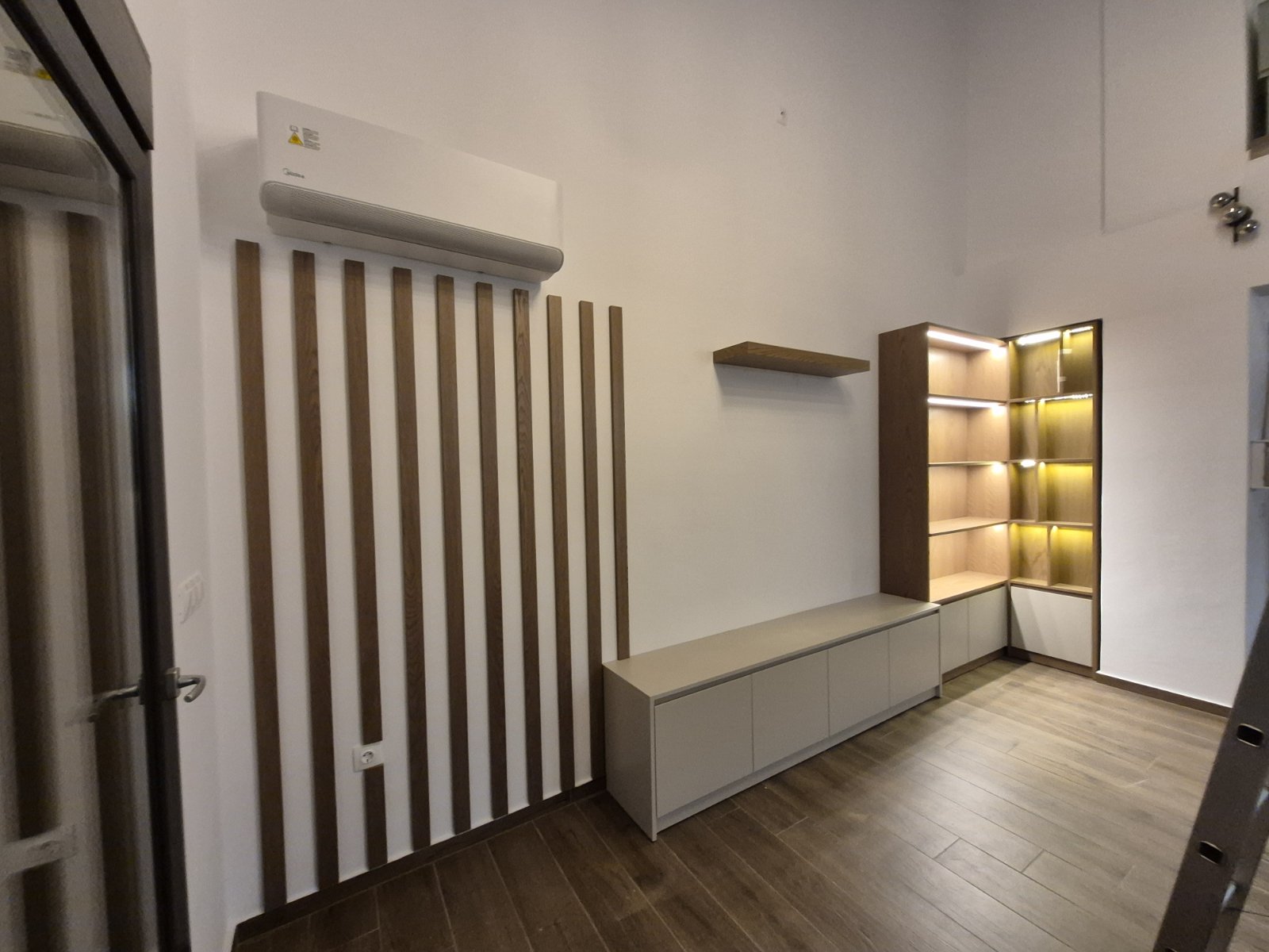 IMG-f543a2fe2c0fa3a023d6afeae5412b9e-V